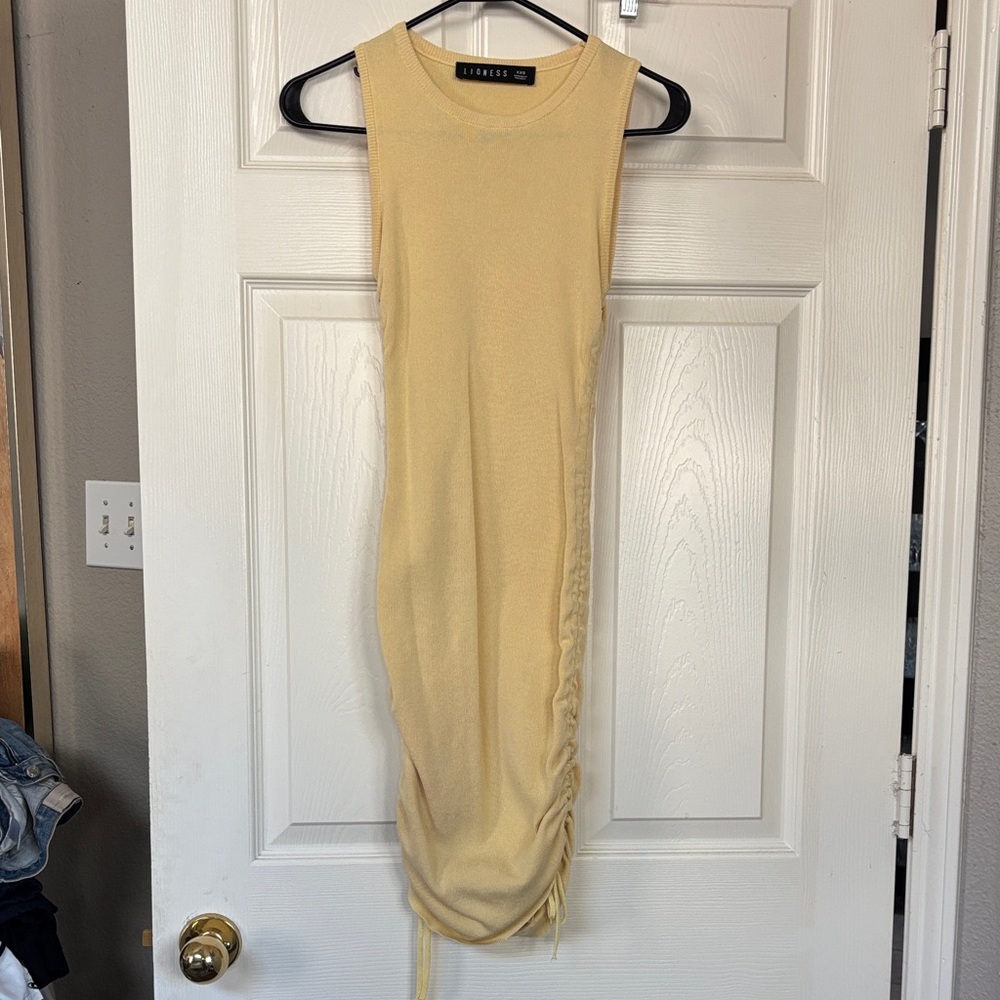 Women's Yellow Sleeveless Dress
